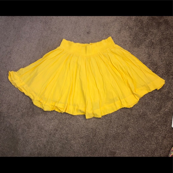 Canary yellow skirt - Picture 1 of 3